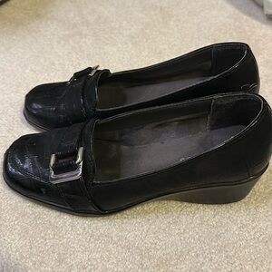 Black size 7 aerosole shoe with buckle